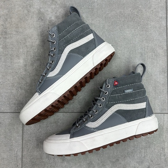 UGG Gray and White Women's Shoes - Picture 5 of 13